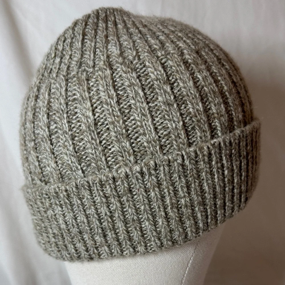 American Eagle Outfitters Tan/Cream Ribbed Beanie. OS.